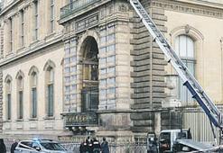Louvre Müzesı’nde amatörlük skandalı