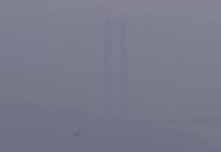 İstanbul’da yoğun sis etkili oldu: Kız Kulesi ve köprü adeta görünmez oldu