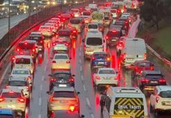 Uyarılar peş peşe gelmişti! İstanbul'da yağmur trafiği