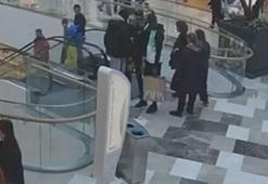 İstanbul'da AVM'de panik! Senegalli futbolcuya silah çekildi