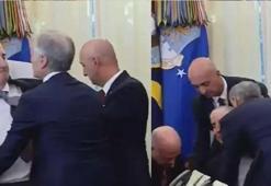 Trump’ın gözleri önünde fenalık geçirdi! Dr. Öz saniyeler içinde yardıma koştu