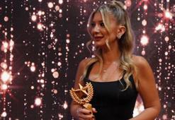 Beste Sırapınar’a 'Yılın En İyi Kadın Gazetecisi' ödülü