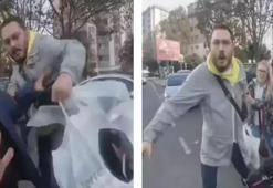 Motosikletliye 'Nasıl küfür edersin' dayağı! Tekme tokat saldırı anları kamerada