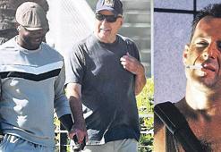 Bakıcısıyla gezebiliyor