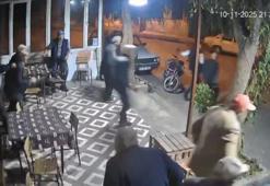 Balıkesir Sındırgı'da kahvede oturan vatandaşlar, 4.9 büyüklüğündeki depreme böyle yakalandı