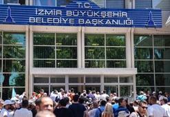 İzmir Büyükşehir Belediyesi’nde Sosyal haklarını alamayan işçiler oturma eylemi başlattı