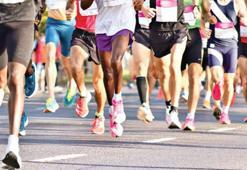 Maratonda koşarken kamyon çarptı