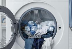 Buz küpü hilesi sosyal medyada viral oldu: Ev hanımlarının yeni keşfi! Çamaşır makinesine buz küpü atınca ne oluyor?