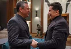 CHP Lideri Özgür Özel cezaevinden tahliye olan Ahmet Özer ile buluştu