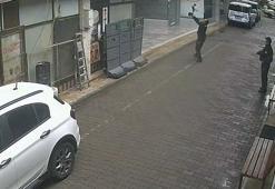 2'nci kattan düşen kediyi polis kurtardı! Yürekleri ısıtan anlar kameraya yansıdı