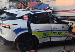 Manisa'da ekip aracı TIR'a çarptı! 1 polis şehit