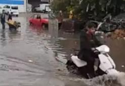 Batman'da sağanak yağış hayatı felç etti! Yollar göle döndü