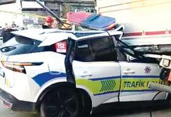 Polis arabası TIR'ın altına girdi! 1 şehit