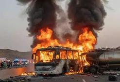 Umre'den dönen hacıları taşıyan otobüs tankerle çarpıştı: Çok sayıda ölü var