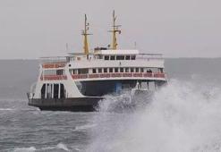 Gökçeada'da feribot seferlerine fırtına engeli