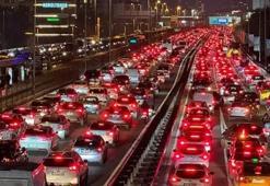 İstanbul'da trafik durma noktasına geldi! Yoğunluk yüzde 83'e ulaştı