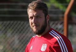 Eski futbolcu Batuhan Karadeniz hakkında kırmızı bülten çıkartıldı! Mal varlığına el konuldu