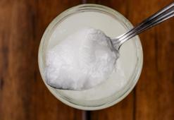 Saçınıza sürüp 40 dakika bekletin! Parlatıyor, yumuşatıyor: Saç diplerindeki egzamanın kökünü kurutuyor