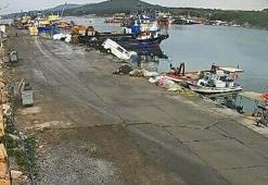 Korkunç kaza! Didim'de kamyonetin denize uçtuğu anlar kameraya yansıdı