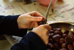 50 yıllık ustaların sırrı! Kestane artık tek hamlede soyuluyor