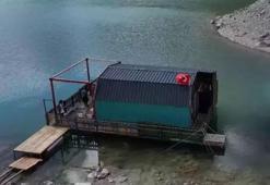 Erzurum'daki yüzen evi gören bir daha bakıyor!