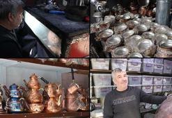 41 yıllık mesleğini bırakıp unutulmaya yüz tutmuş mesleğe başladı! İnternetten, televizyondan bakarak öğrendi, oğlunu da yetiştiriyor!