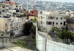 Batı Şeria'daki Utanç Duvarı yağmurla yıkıldı!