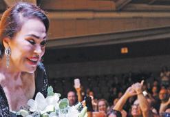 Türkan Şoray'a saygı duruşu