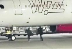 Pistteki uçağın peşinden koştular