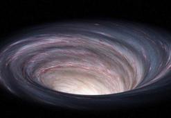 Kara deliğe düşülürse ne olur? Bilimin adım adım anlattığı yolculuk