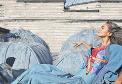 Sosyetik güzel kubbeler arasında