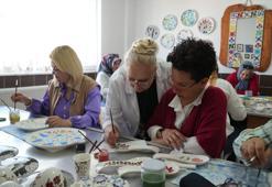 Niğde'de çini sanatına büyük ilgi! Öğrenmek isteyenler sıraya giriyor