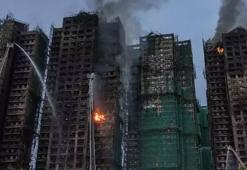 Hong Kong'daki yangın 40 saattir devam ediyor! Can kaybı artıyor, kurtarma çalışmaları sürüyor