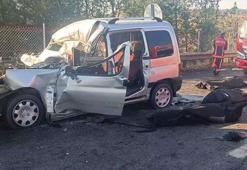 Hafif ticari araç, otoyolda kamyona çarptı; 3 ölü, 3 yaralı