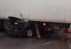 Manisa'da feci kaza: TIR'ın altında kalan otomobildeki karı koca hayatını kaybetti
