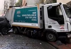 Beyoğlu’nda çöp kamyonu kontrolden çıktı, 5 araç ve ev duvarına çarptı