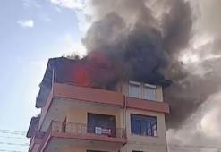 Antalya'da yangın paniği! Anne ve çocuklarını kapıyı kırarak kurtardılar