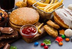 Leziz 'çöp'leri yemek sağlığınızı yerle bir edebilir! Depresyonun en büyük nedenlerinden, zihin sağlığını mahvediyor!