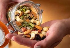 Beyni çalıştıran 7 kuruyemiş! Avuç avuç yiyince beyni fişek gibi yapıyor