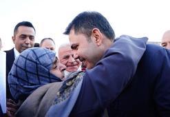 Asrın felaketinde gözyaşları mutluluğa dönüştü! Bakan Kurum’u böyle karşıladılar