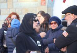 Ünlü oyuncu Burcu Özberk'in dedesi gözyaşlarıyla son yolculuğuna uğurlandı