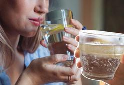 Maden suyunun içine 1 yemek kaşığı ekleyin! Lezzetini ve faydasını ikiye katlıyor