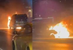 Esenyurt D-100 Karayolu'nda hafif ticari araç alev alev yandı
