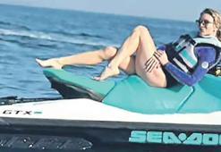 Okyanusta jet-skı şov