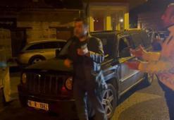 Bursa'da alkollü sürücü polislere zor anlar yaşattı: '50 santimden fazla yaklaşmayın, herkesi ararım'