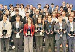 54 yılda 4 bin başarılı gence ödül