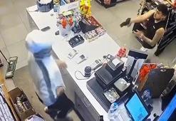 Market çalışanını hedef alıp kurşun yağdırdı! O anlar izleyenleri dehşete düşürdü