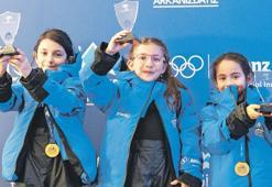 Erzurumlu kız çocuklarını kayak sporuyla tanıştırdı