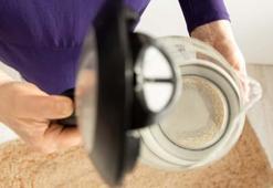 Kahve makinesi ve kettle içindeki kireci kazıyor! Sirkenin mucizevi gücü