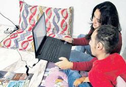 El ve ayaklarını kullanamıyor ama 20 kitabı var